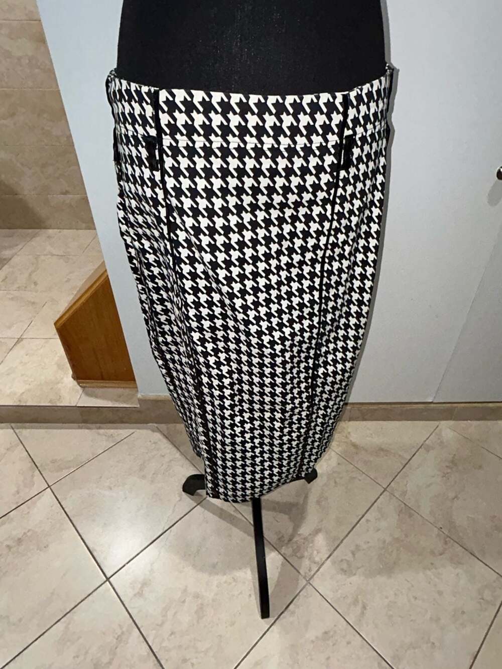 XOXO Houndstooth Skirt Size 13/14 Black White Midi